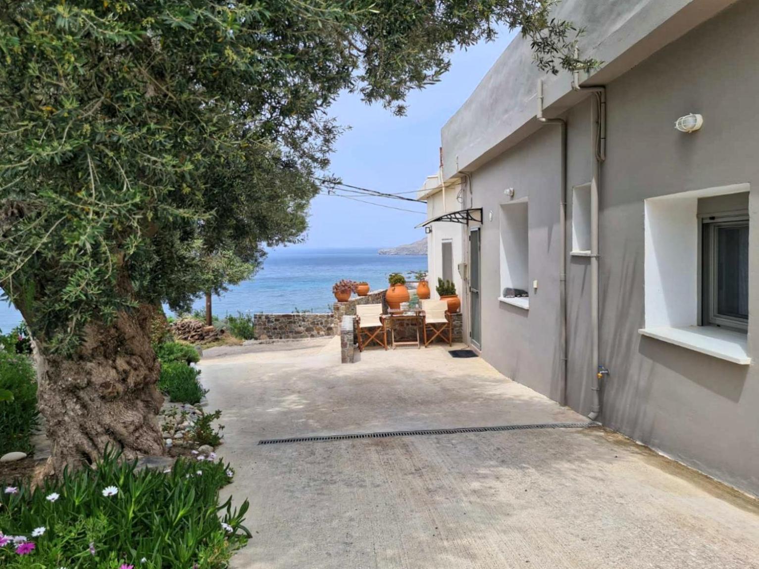 Colimbos Accommodation, 2 Min From The Beach Sfinárion 外观 照片