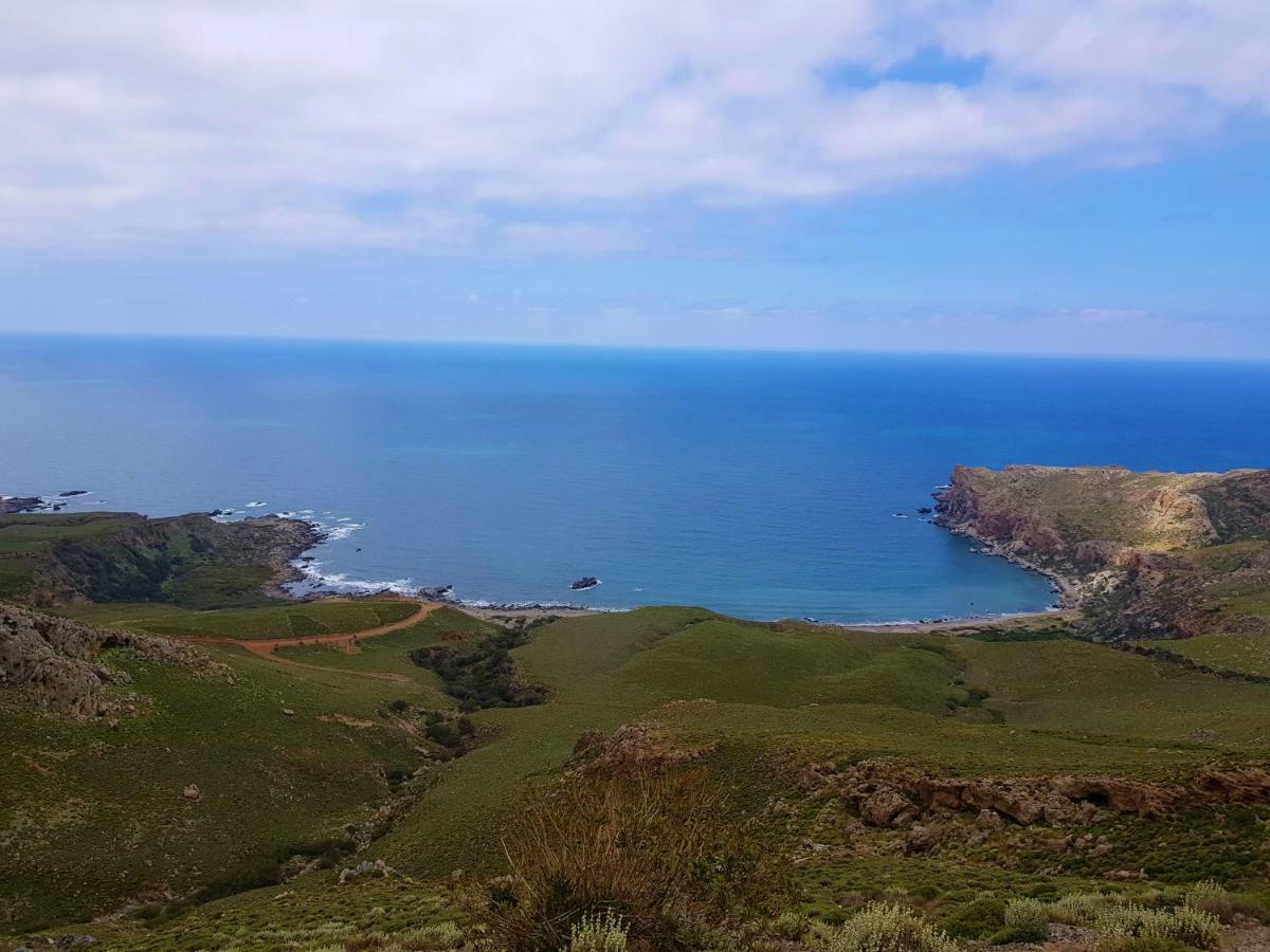 Colimbos Accommodation, 2 Min From The Beach Sfinárion 外观 照片